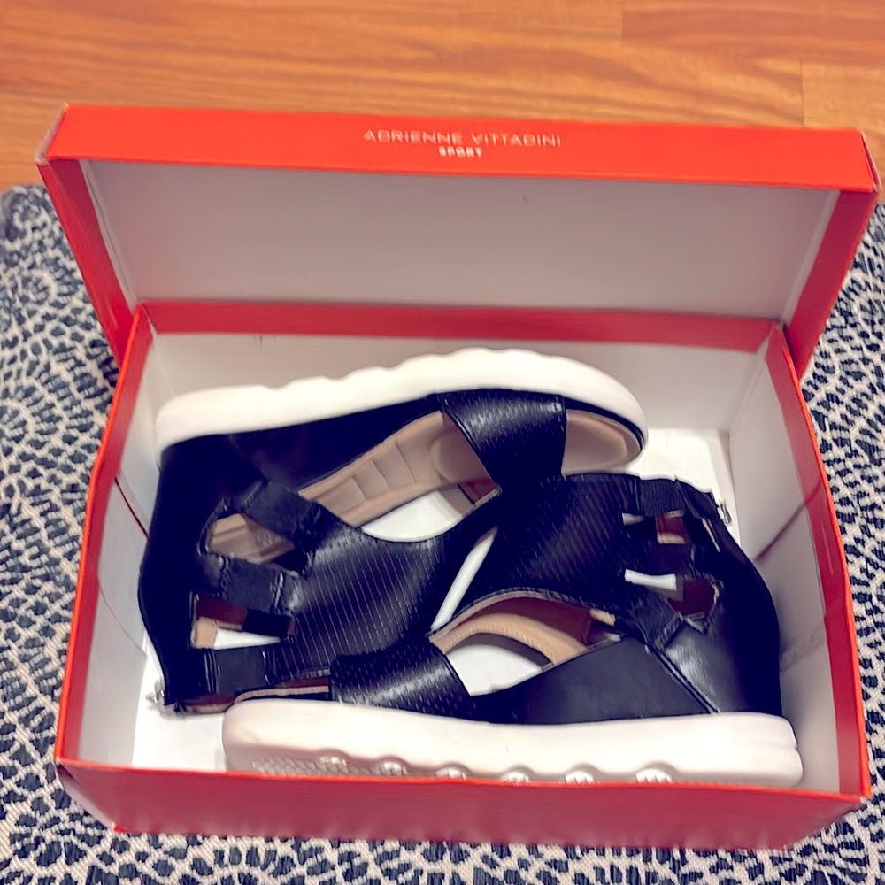 Adrienne Vittadini Pietro Wedge Sandal Size:7 1/2M Color:Black